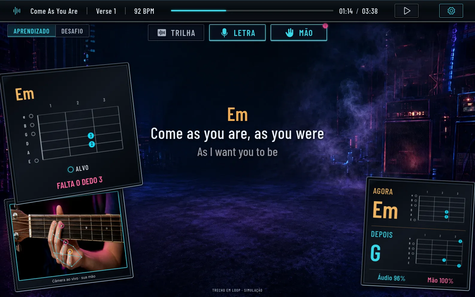 Modo Aprendizado: letra de 'Come As You Are' no centro, diagrama do Em à esquerda com a mão ao vivo e o esqueleto sobre os dedos, e o próximo acorde à direita.